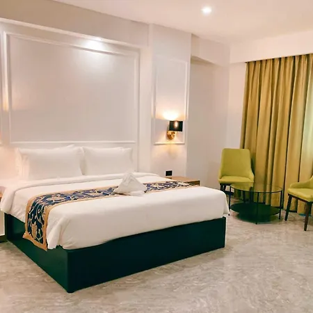 Sunday Hevea Hotel And Resort Angeles Exterior photo