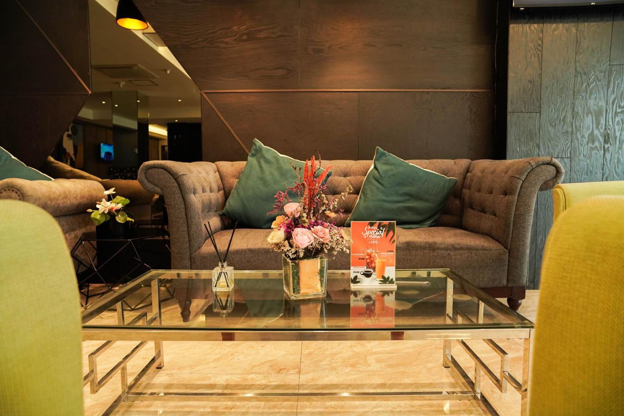 Sunday Hevea And Hotel Angeles