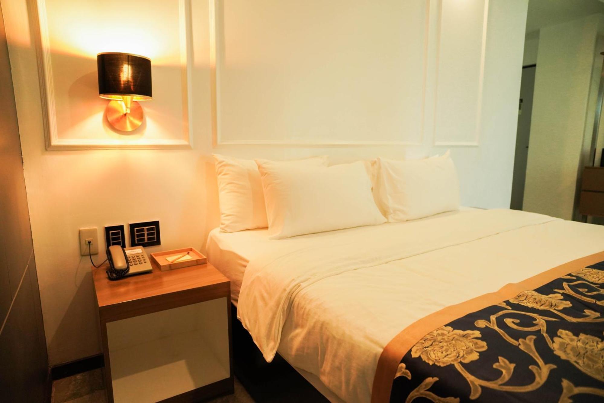 Sunday Hevea And Hotel Angeles
