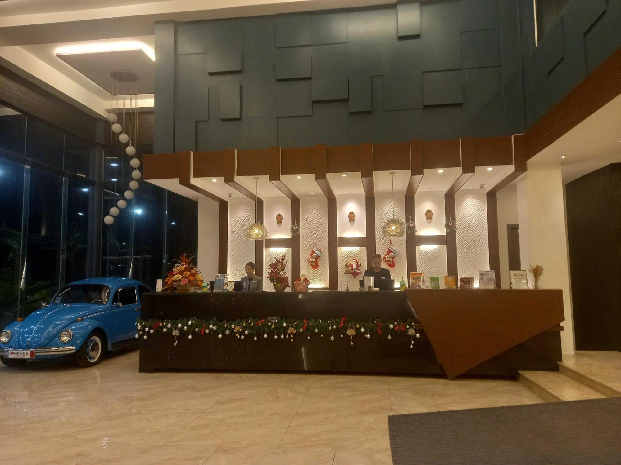 Sunday Hevea And Hotel Angeles
